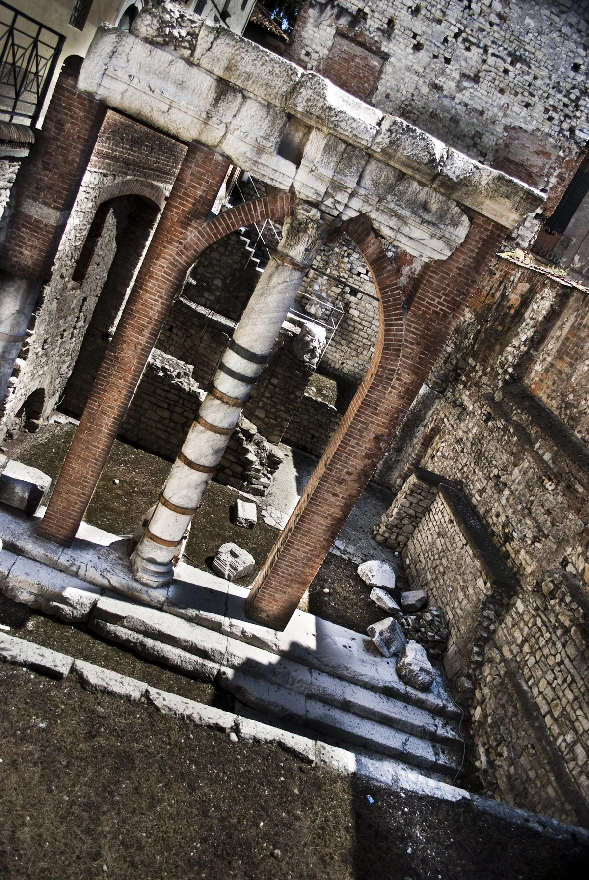 area archeologica della Basilica romana, Brescia — Musei e Monumenti Lago di Garda