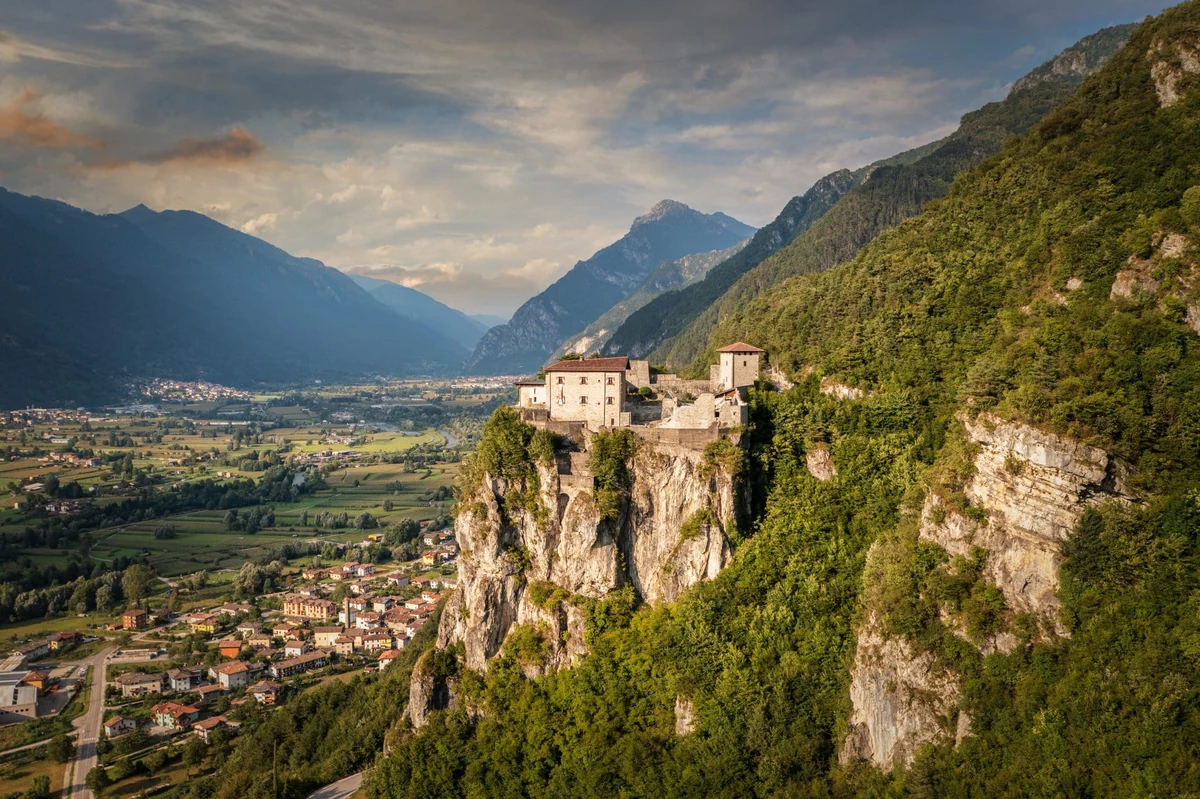 castello San Giovanni, Bondone — Castelli e Fortezze Lago di Garda