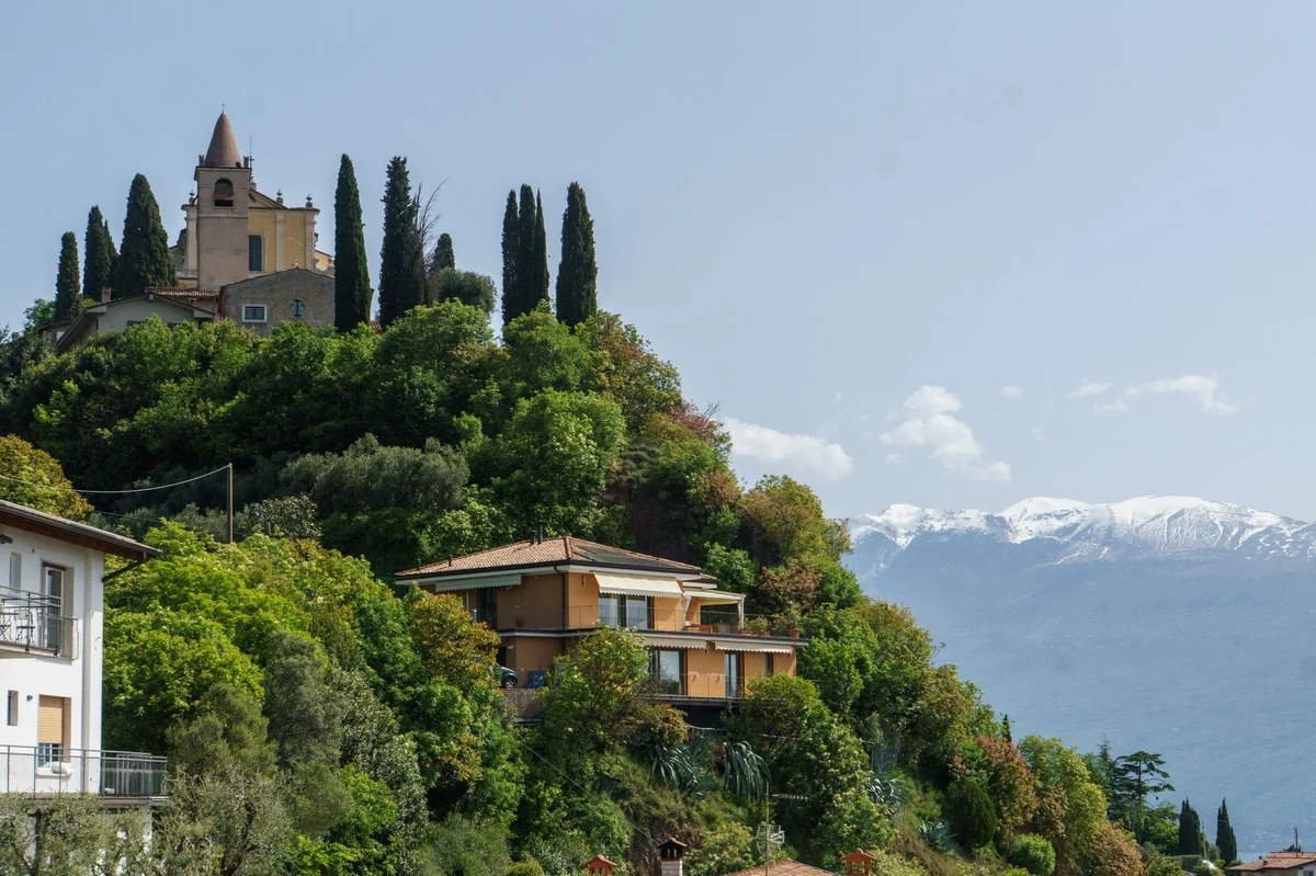 chiesa ai caduti di tutte le guerre e della montagna, Toscolano Maderno — Chiese e Santuari Lago di Garda
