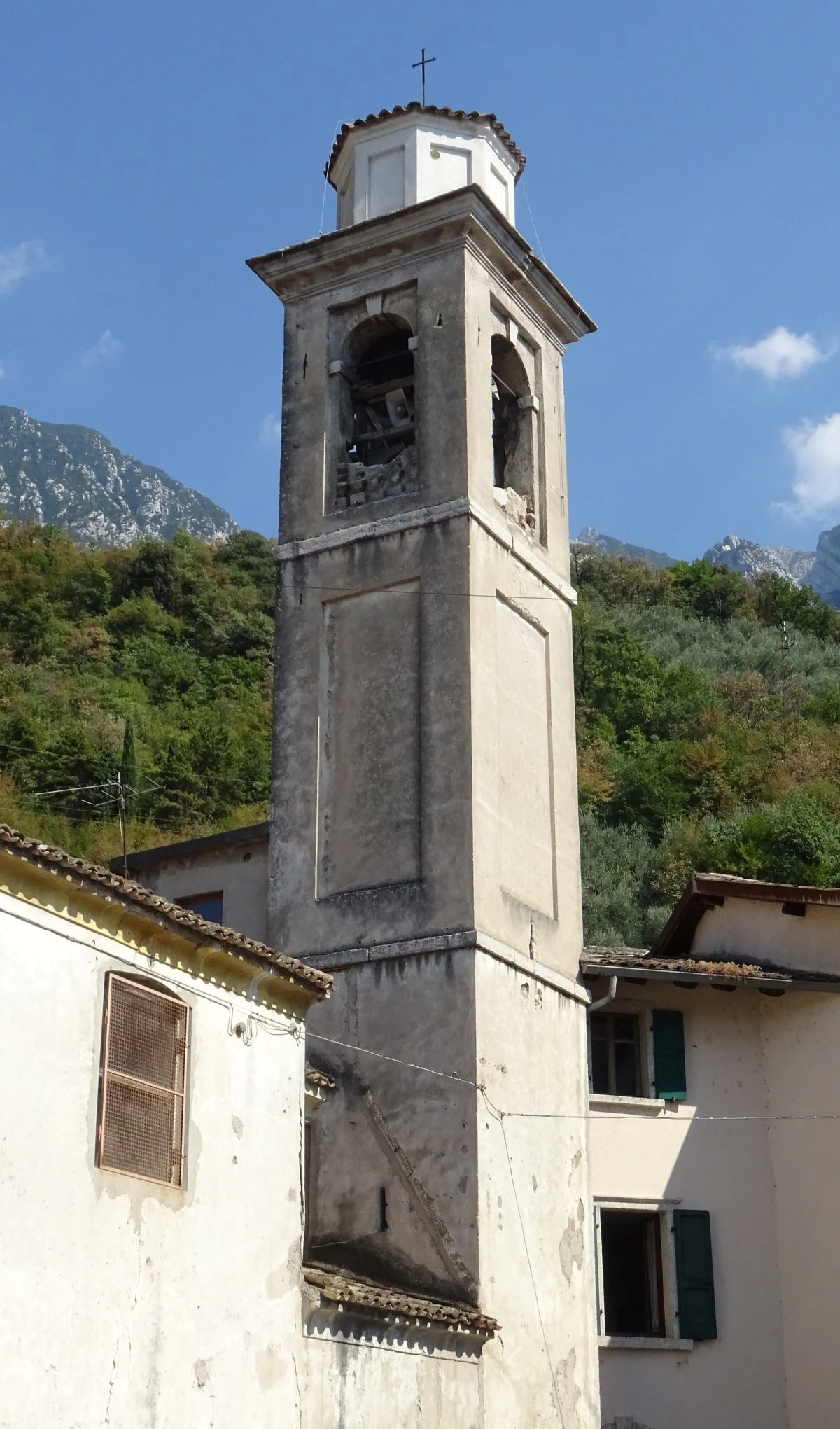 chiesa dei Santi Benigno e Caro vecchia, Malcesine — Chiese e Santuari Lago di Garda
