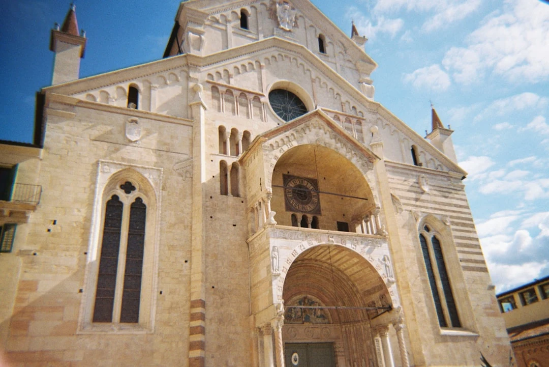 Chiesa della Beata Vergine Maria in Dall'Oca Bianca, Verona — Chiese e Santuari Lago di Garda