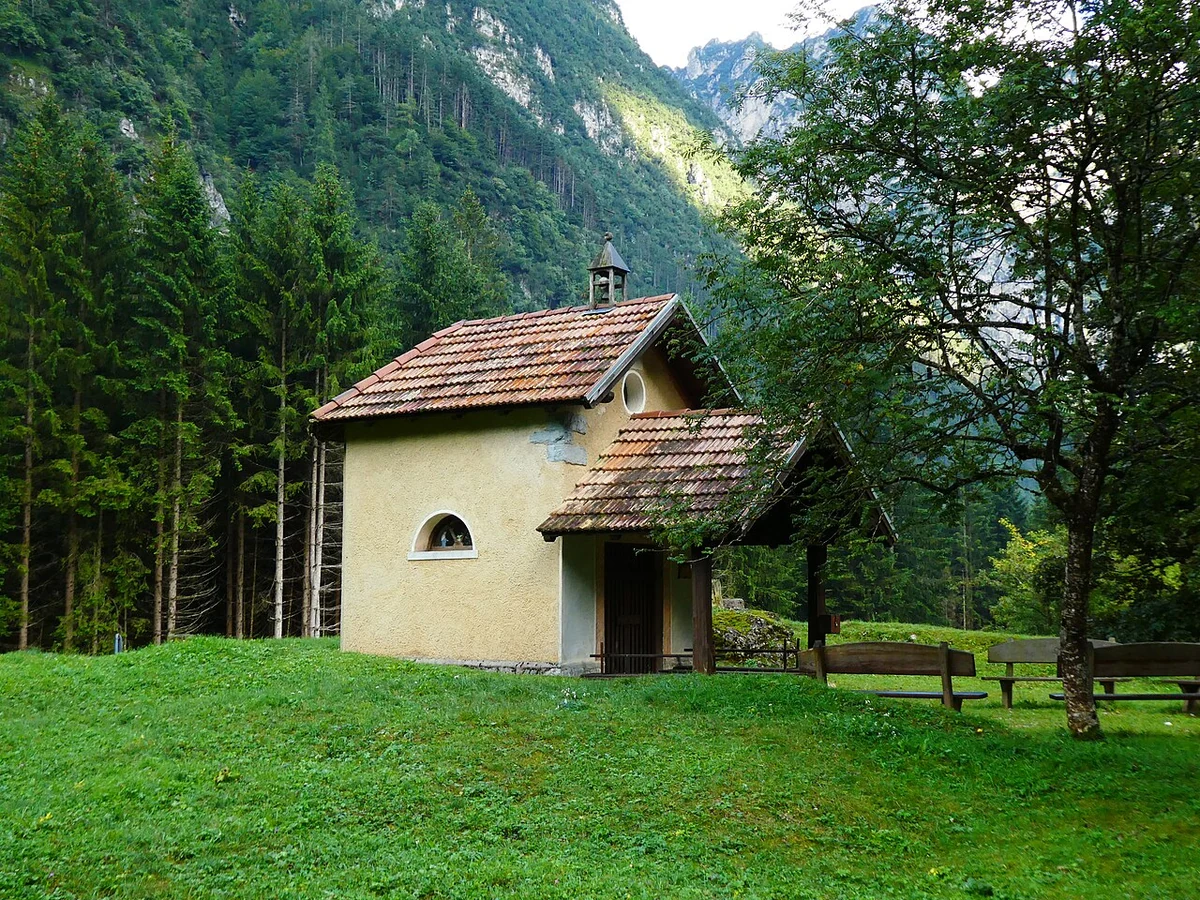 chiesa della Madonna d'Agosto, Comano Terme — Chiese e Santuari Lago di Garda
