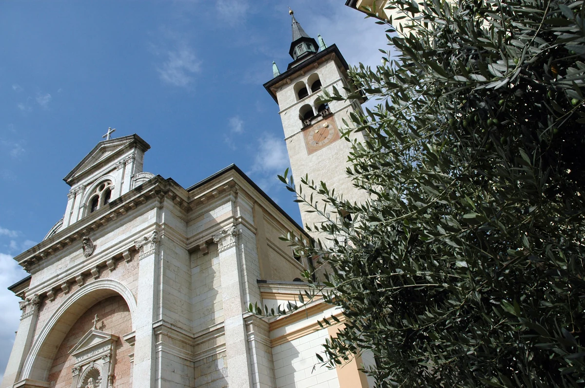 chiesa dell'Assunta, Villa Lagarina — Chiese e Santuari Lago di Garda