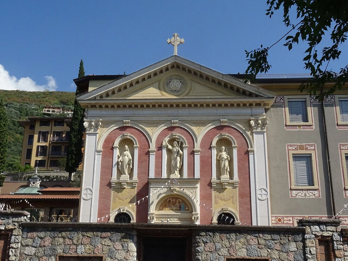 chiesa delle piccole suore della Sacra Famiglia, Brenzone sul Garda — Chiese e Santuari Lago di Garda