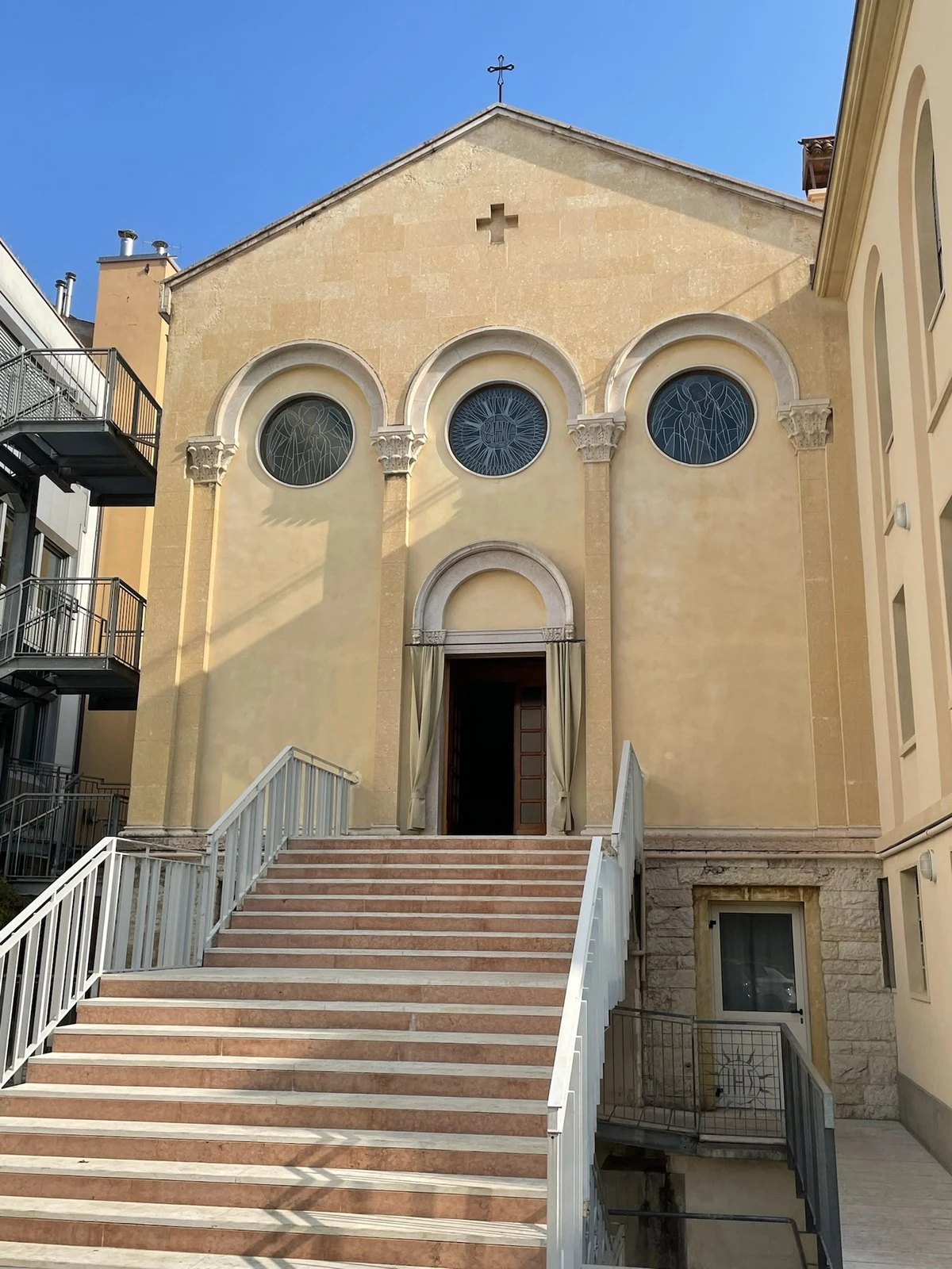 chiesa delle Suore Figlie di Gesù, Verona — Chiese e Santuari Lago di Garda
