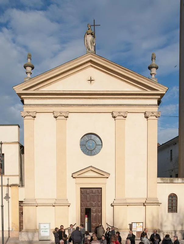 chiesa dell'Esaltazione della Santa Croce, Buttapietra — Chiese e Santuari Lago di Garda