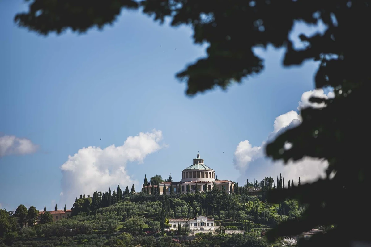 chiesa di Nostra Signora di Lourdes, Verona — Chiese e Santuari Lago di Garda