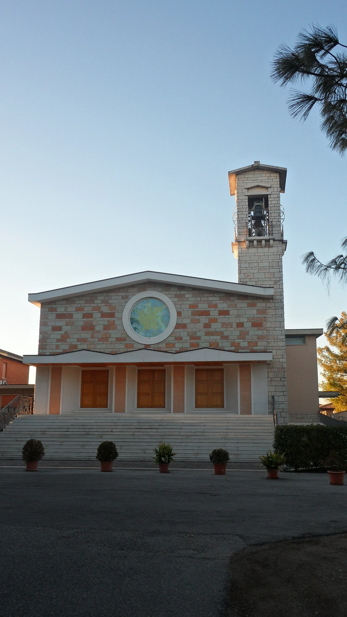 chiesa di San Giovanni Battista nuova, Bussolengo — Chiese e Santuari Lago di Garda
