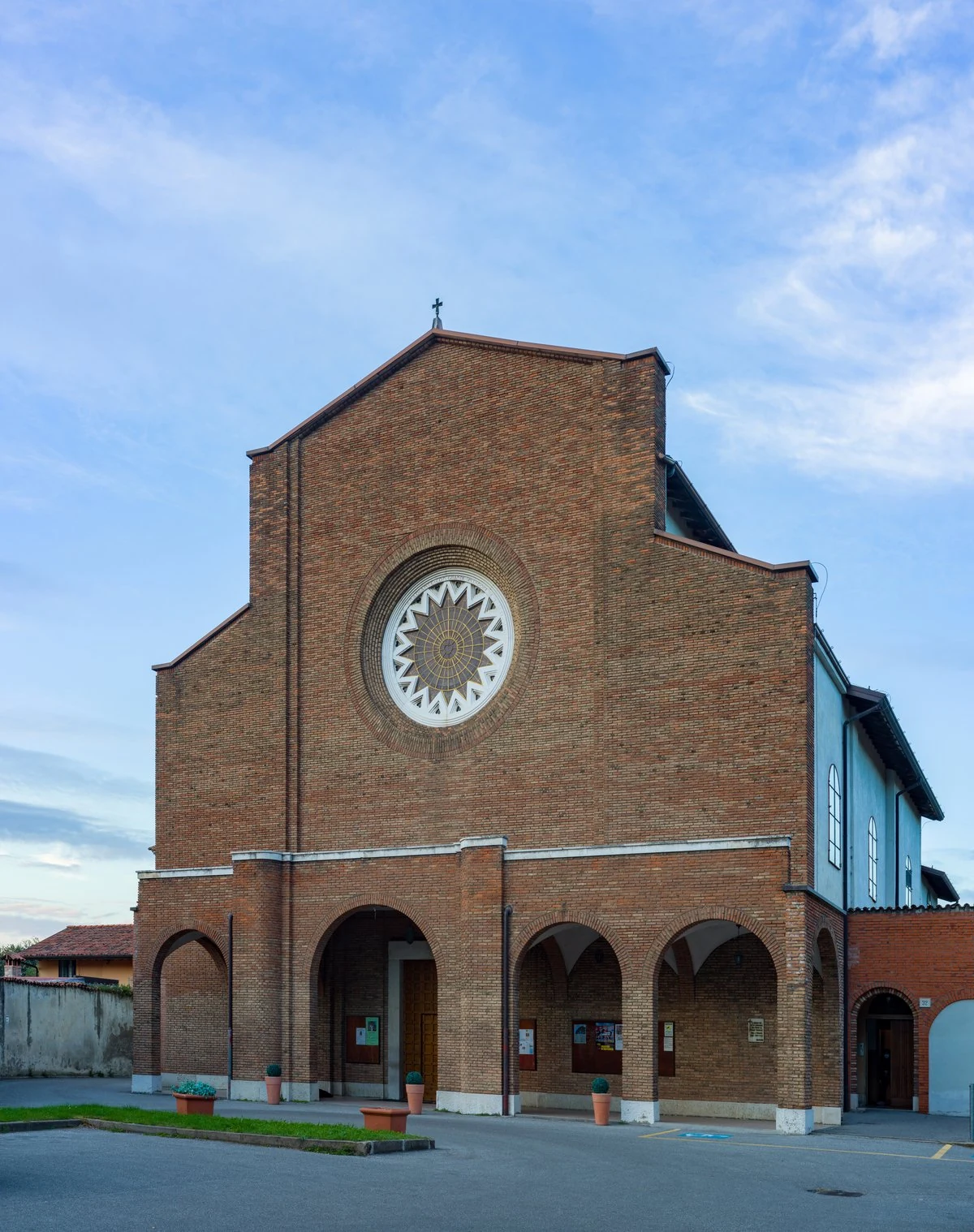 chiesa Sacro Cuore di Gesù, Brescia — Chiese e Santuari Lago di Garda