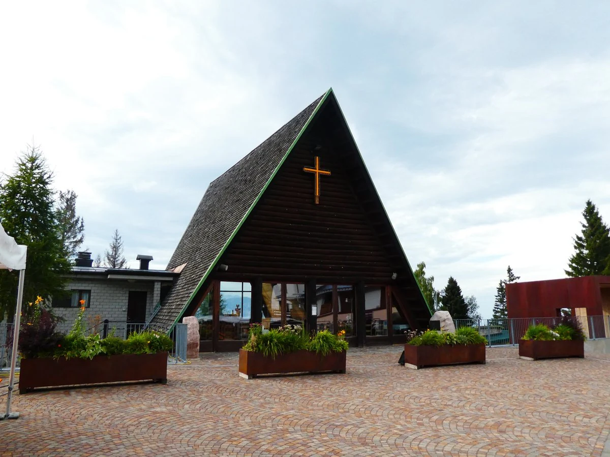 chiesetta degli sciatori scomparsi in montagna, Trento — Chiese e Santuari Lago di Garda