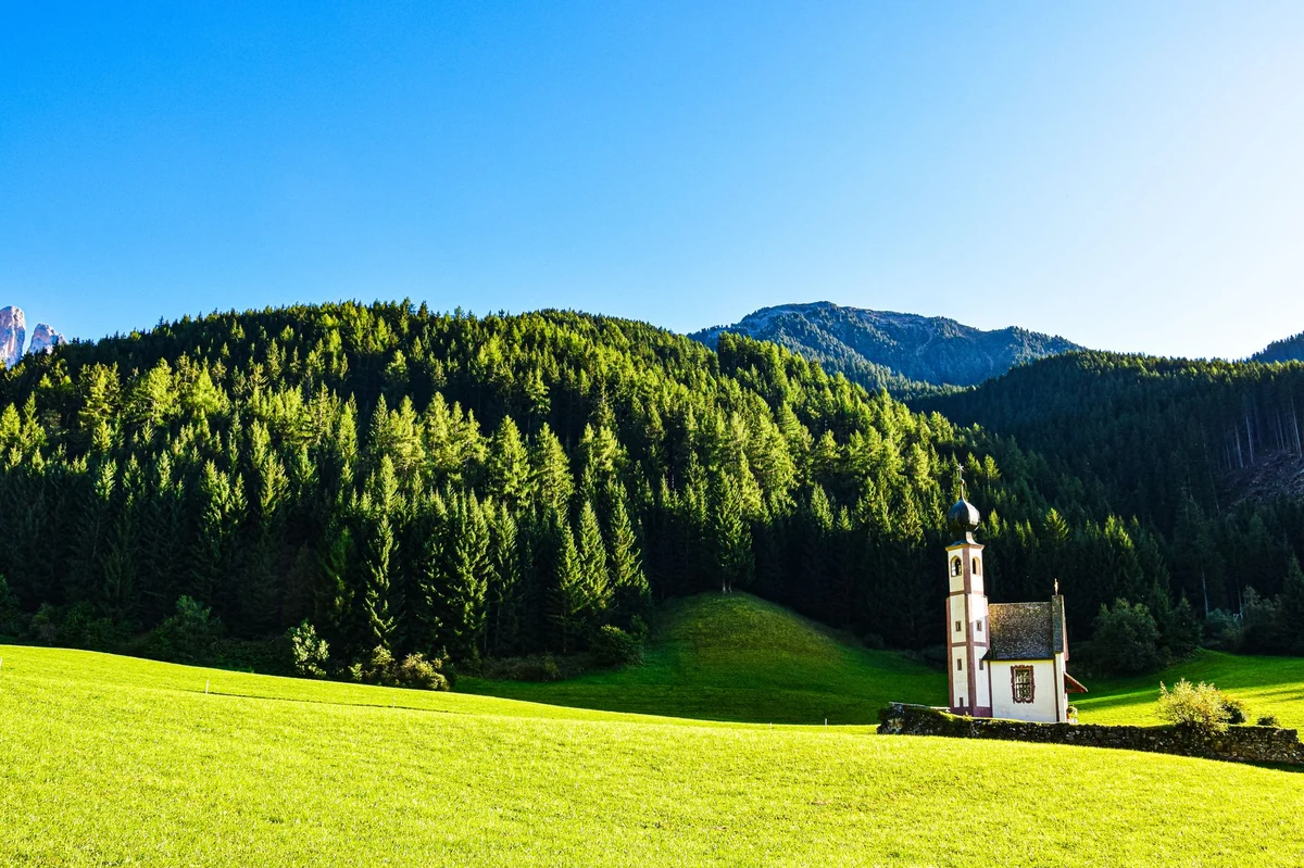Chiesetta della Madonna del Terremoto, San Giorgio Bigarello — Chiese e Santuari Lago di Garda