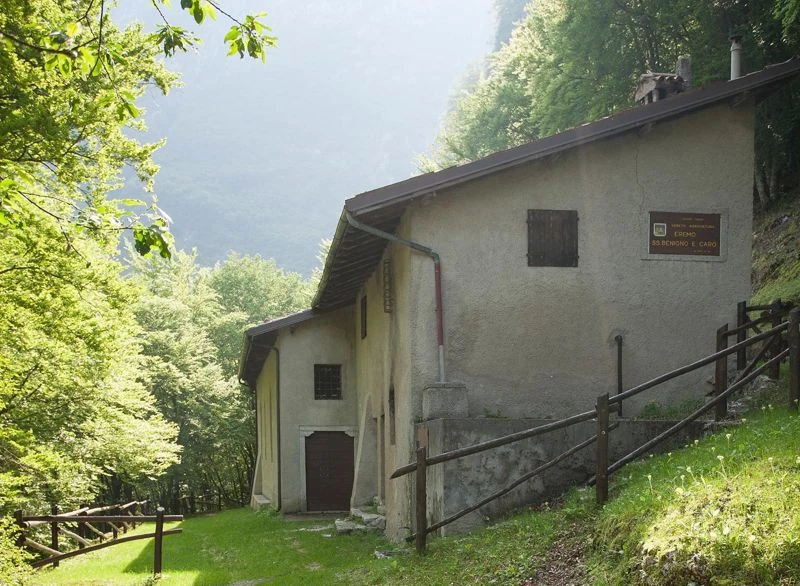 eremo dei Santi Benigno e Caro, Malcesine — Chiese e Santuari Lago di Garda