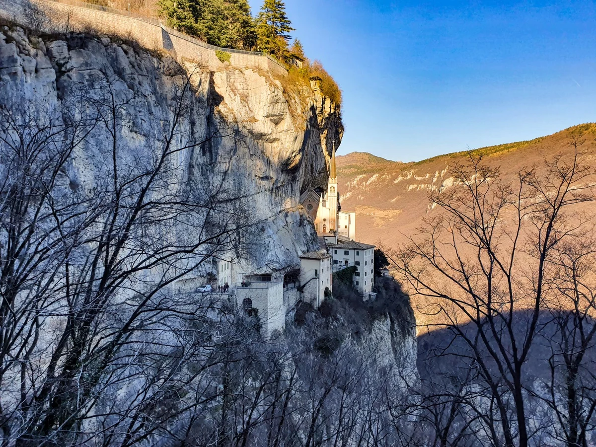 eremo di San Colombano, Trambileno — Chiese e Santuari Lago di Garda