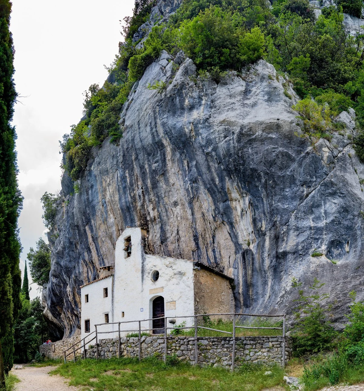 eremo di San Valentino, Gargnano — Chiese e Santuari Lago di Garda