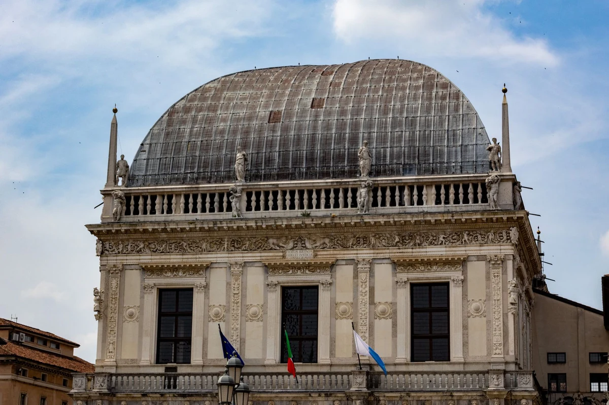 Loggia Arvedi, Verona — Castelli e Fortezze Lago di Garda
