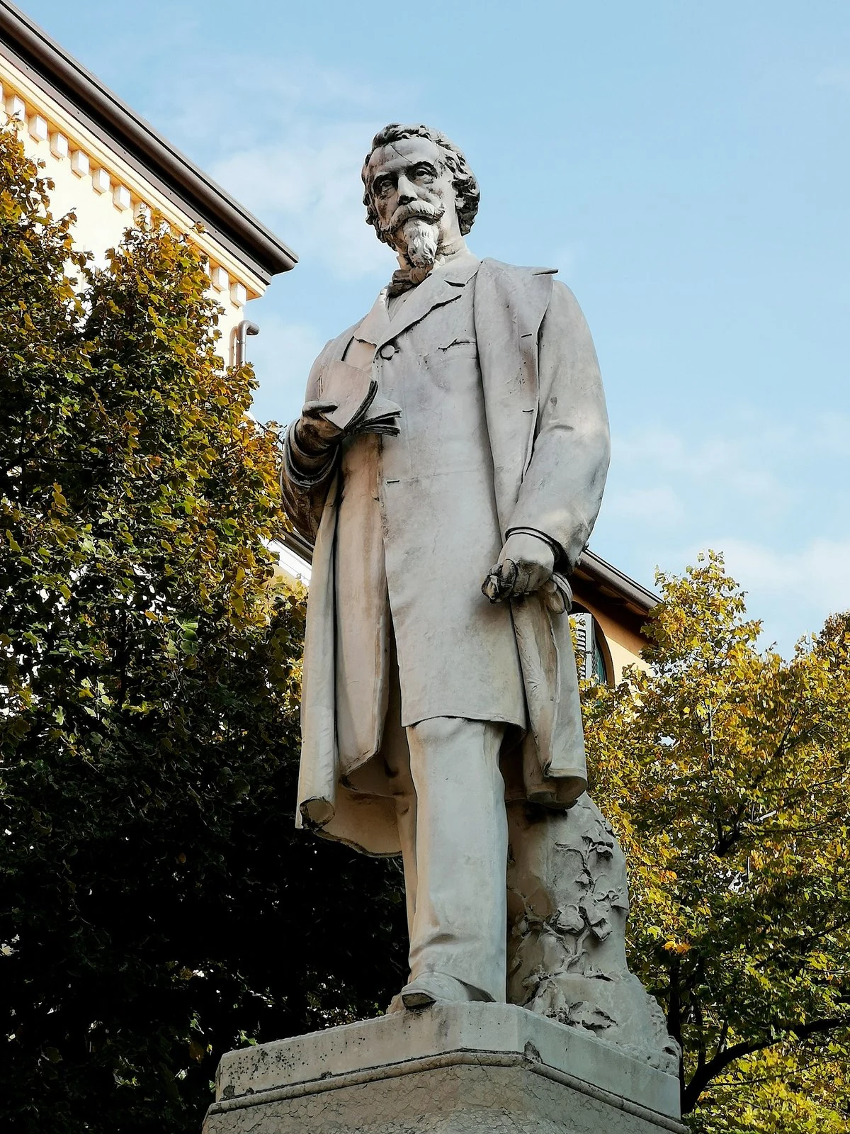 Monumento ad Aleardo Aleardi, Verona — Musei e Monumenti Lago di Garda