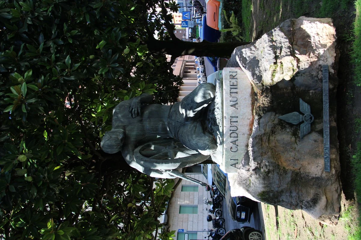 monumento agli Autieri, Verona — Musei e Monumenti Lago di Garda