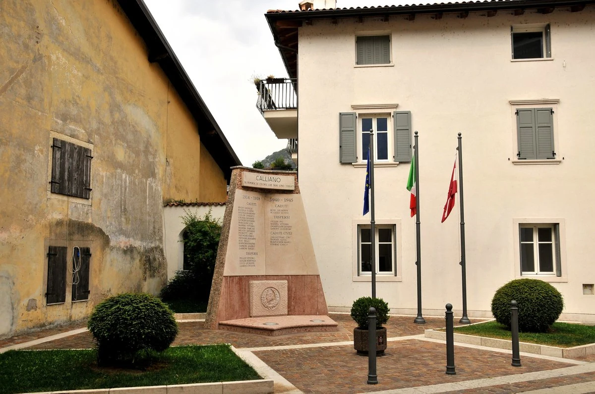 monumento ai Caduti delle Guerre, Calliano — Musei e Monumenti Lago di Garda