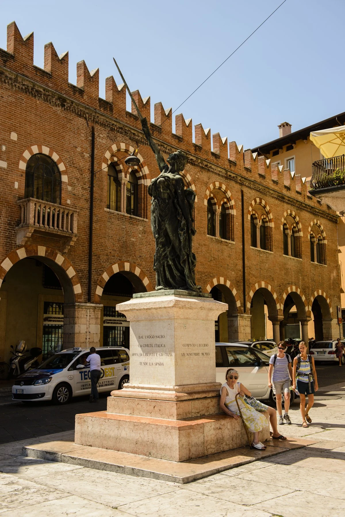 Monumento alla Civiltà Italica, Verona — Musei e Monumenti Lago di Garda