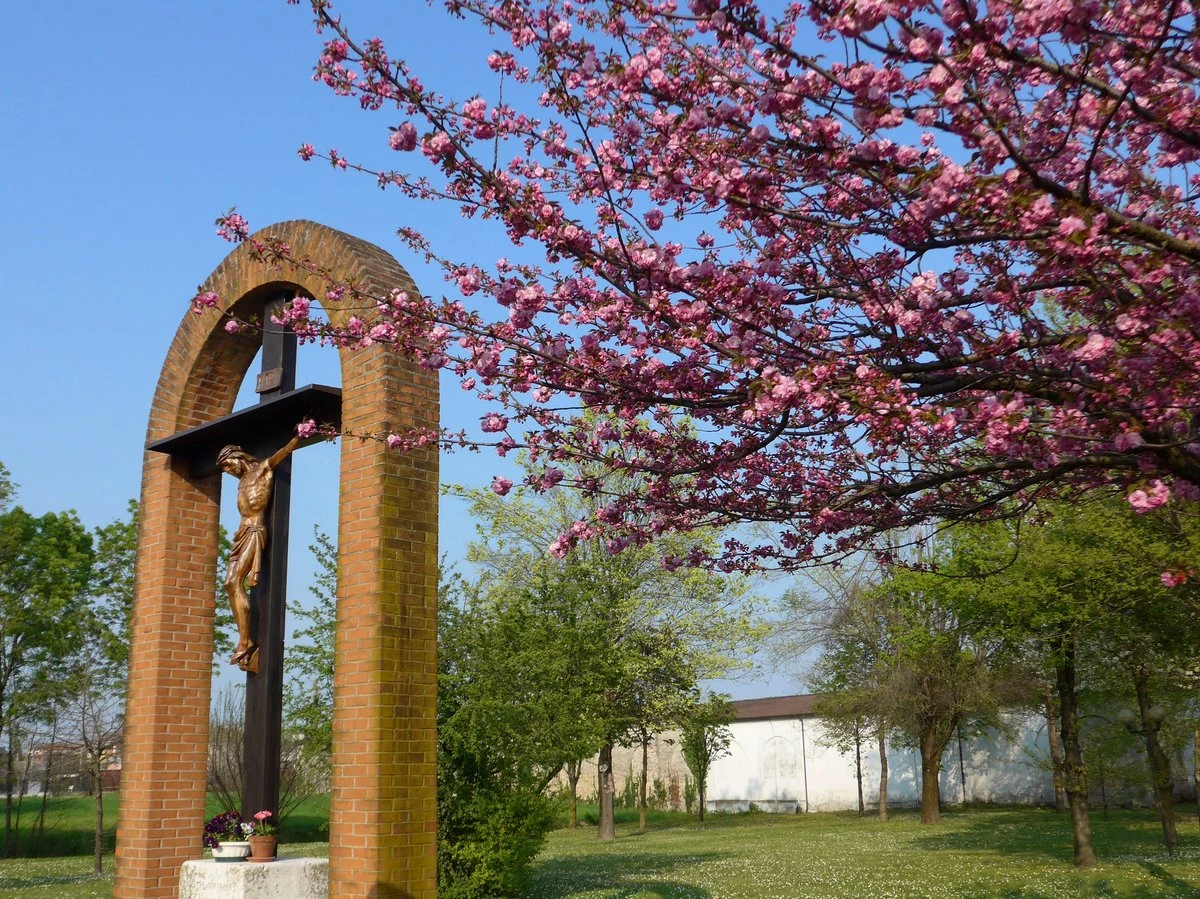 Monumento della Croce, Castel Goffredo — Musei e Monumenti Lago di Garda