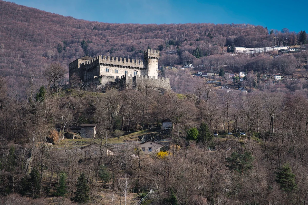mura del castello, Breno — Castelli e Fortezze Lago di Garda