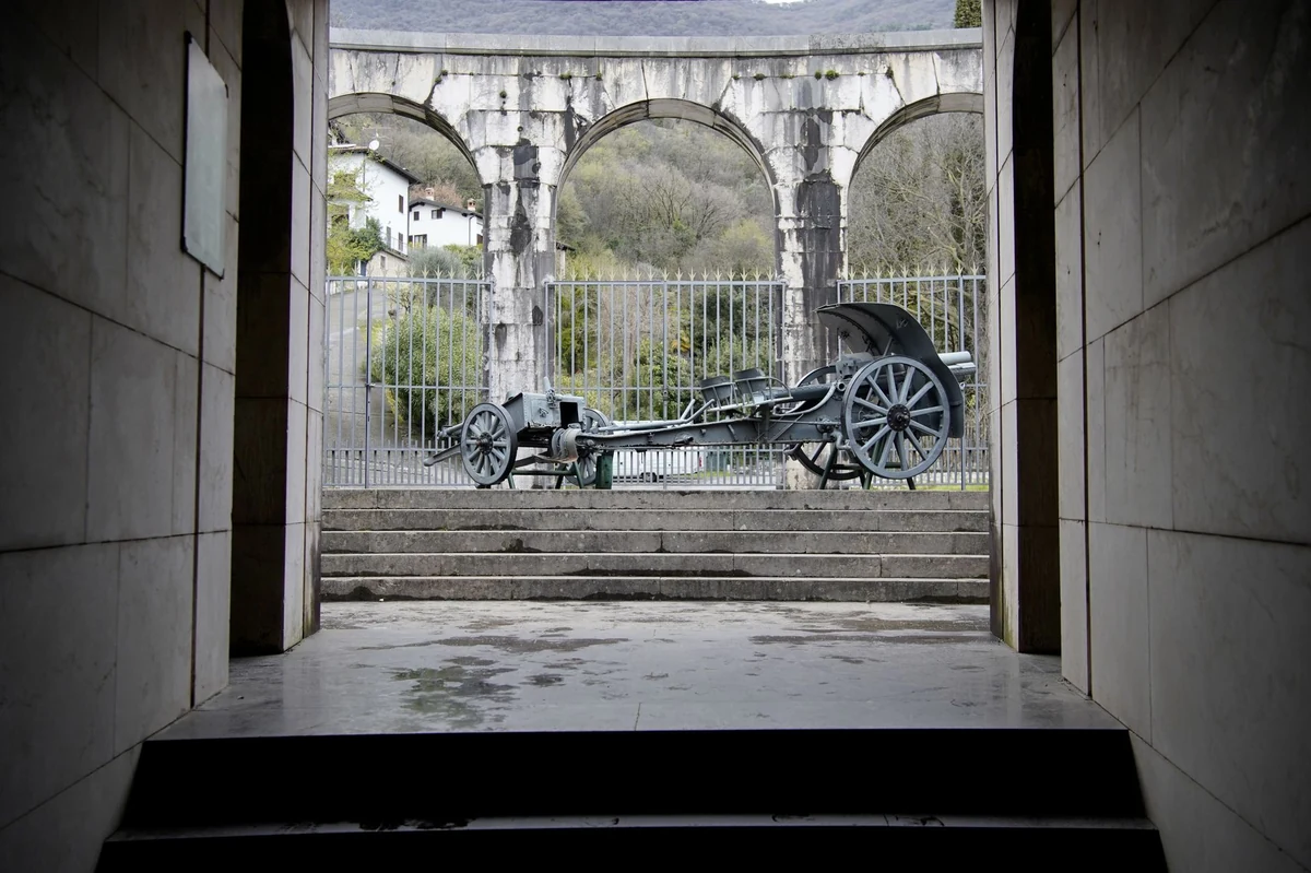 Museo "D'Annunzio eroe", Gardone Riviera — Musei e Monumenti Lago di Garda