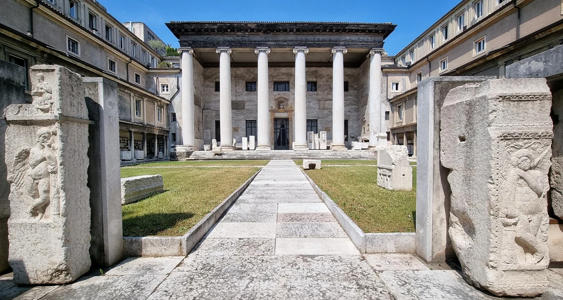 Museo Lapidario Maffeiano, Verona — Musei e Monumenti Lago di Garda