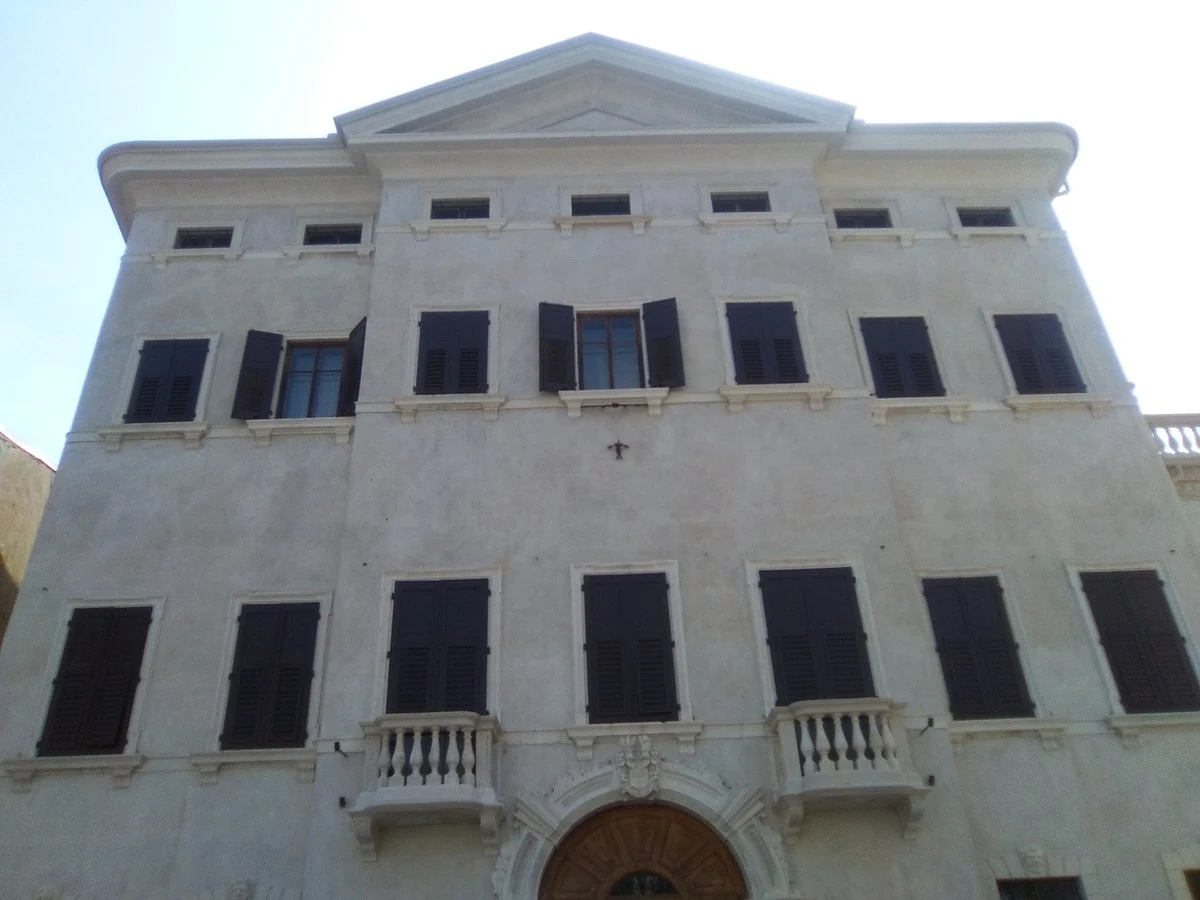 Palazzo Azzolini, Ala — Castelli e Fortezze Lago di Garda