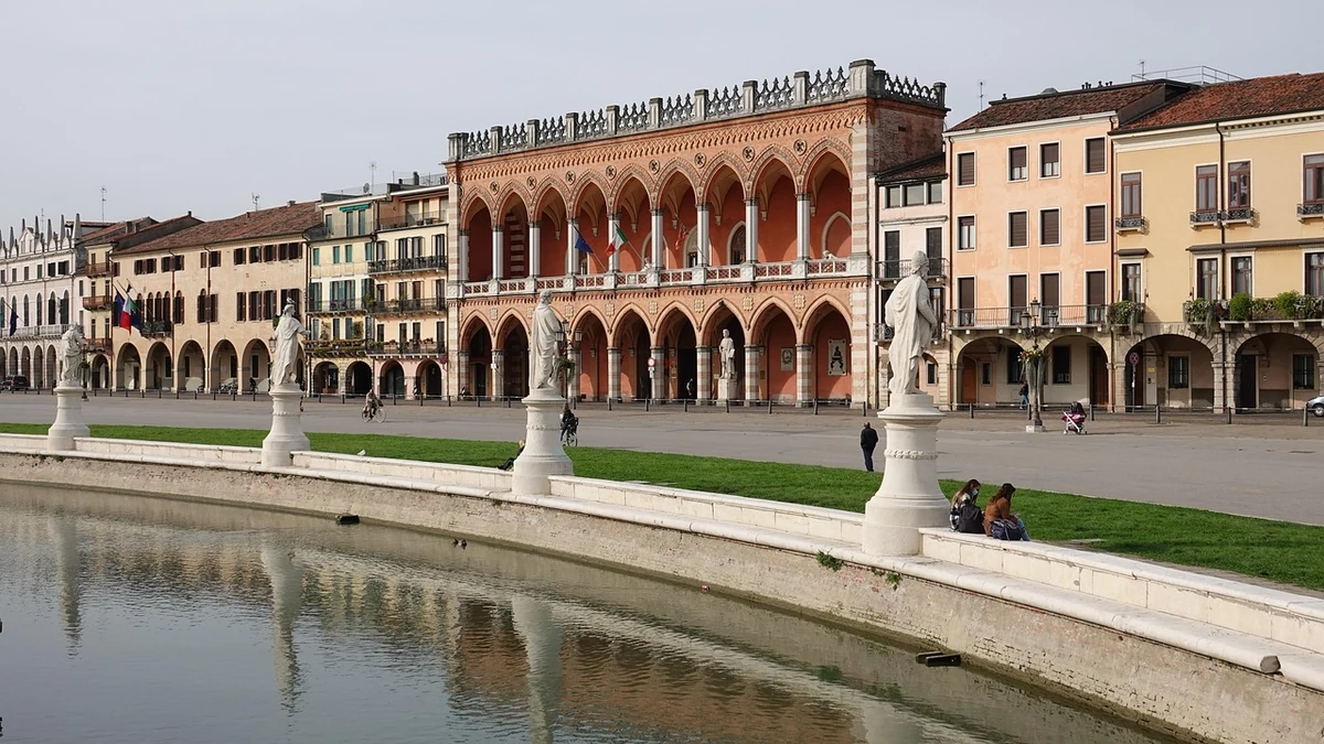 Palazzo della Loggia, Brescia — Castelli e Fortezze Lago di Garda
