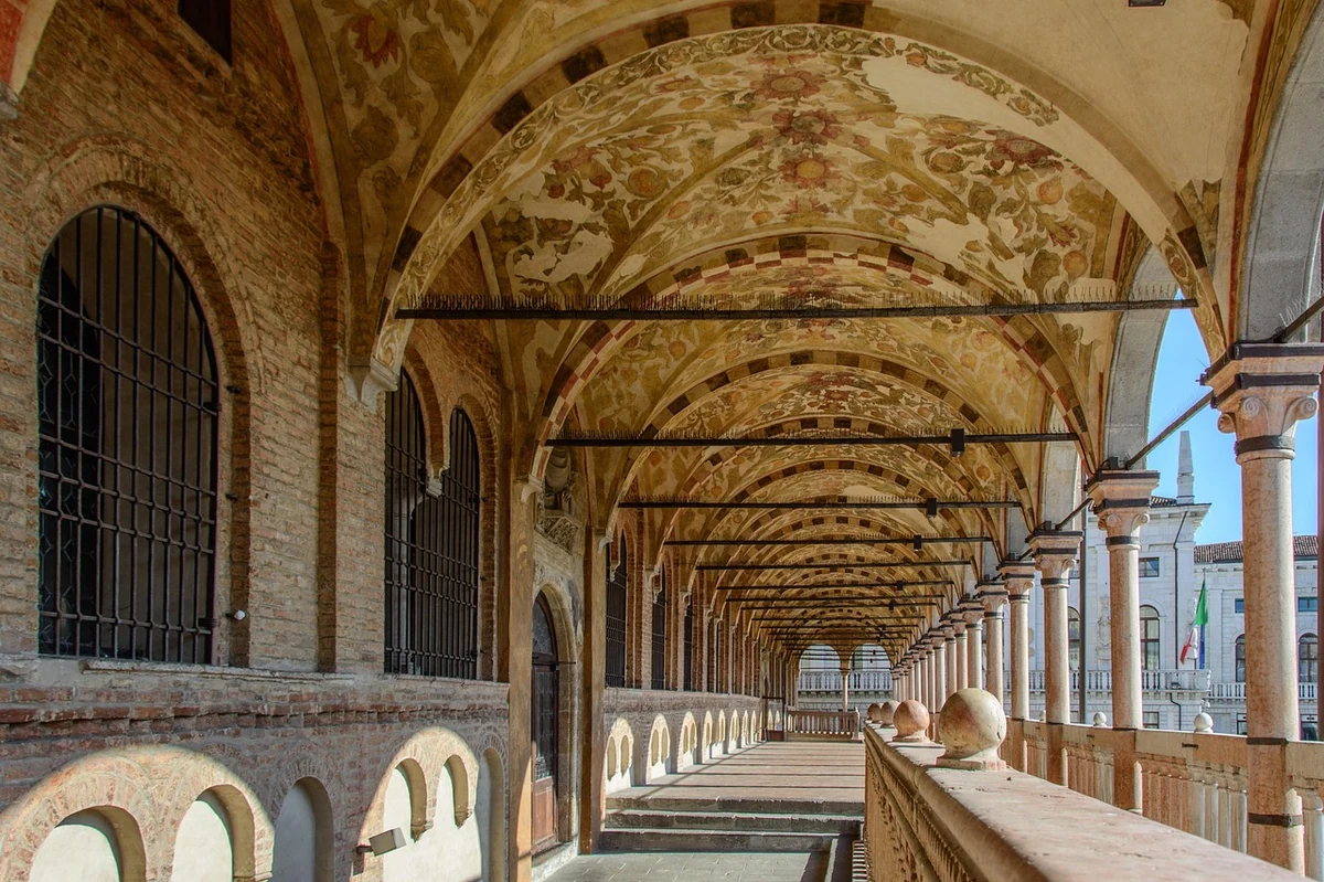 Palazzo della Ragione, Verona — Castelli e Fortezze Lago di Garda
