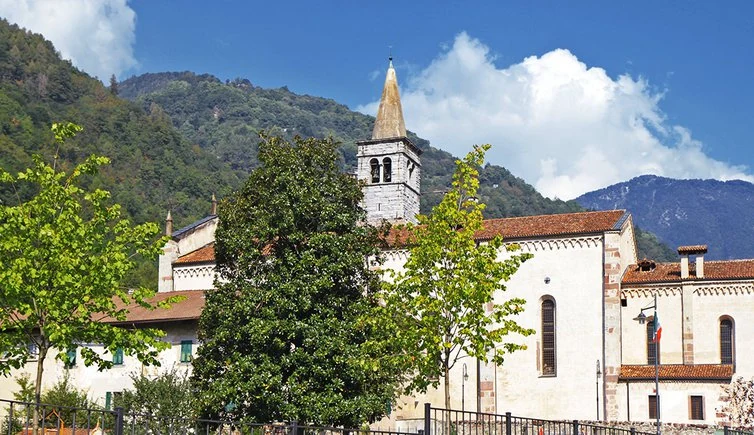 Palazzo della Torre, Borgo Chiese — Castelli e Fortezze Lago di Garda