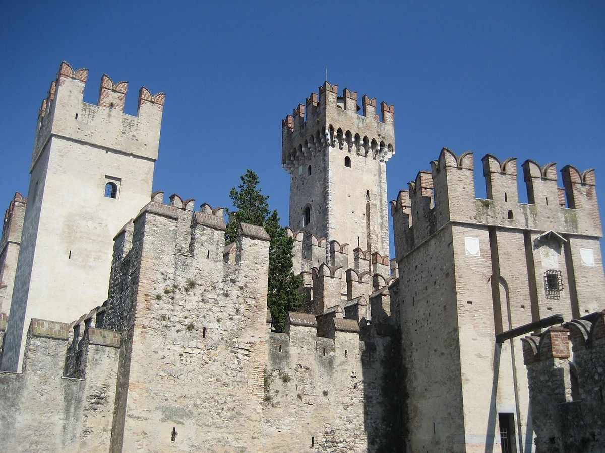 Riserva locale Alveo del Lago Presena, Vermiglio — Castelli e Fortezze Lago di Garda