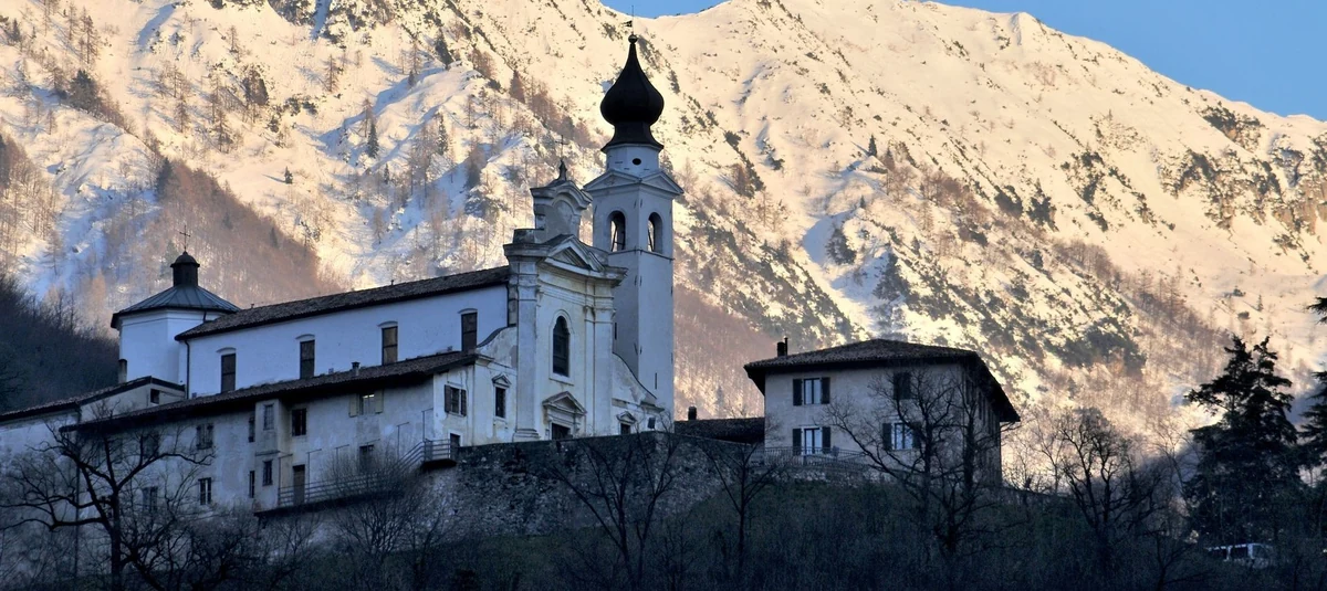 santuario di San Valentino, Ala — Chiese e Santuari Lago di Garda