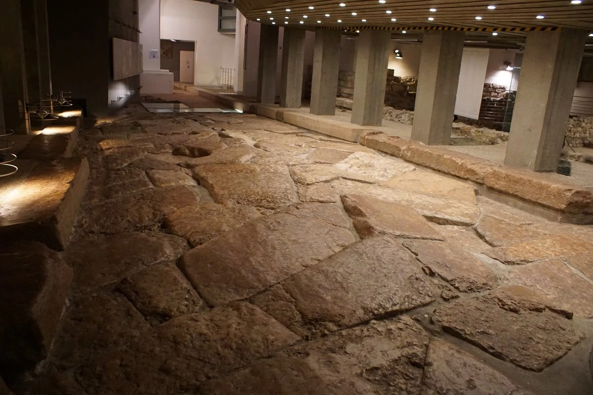 Spazio Archeologico Sotterraneo del Sas, Trento — Musei e Monumenti Lago di Garda