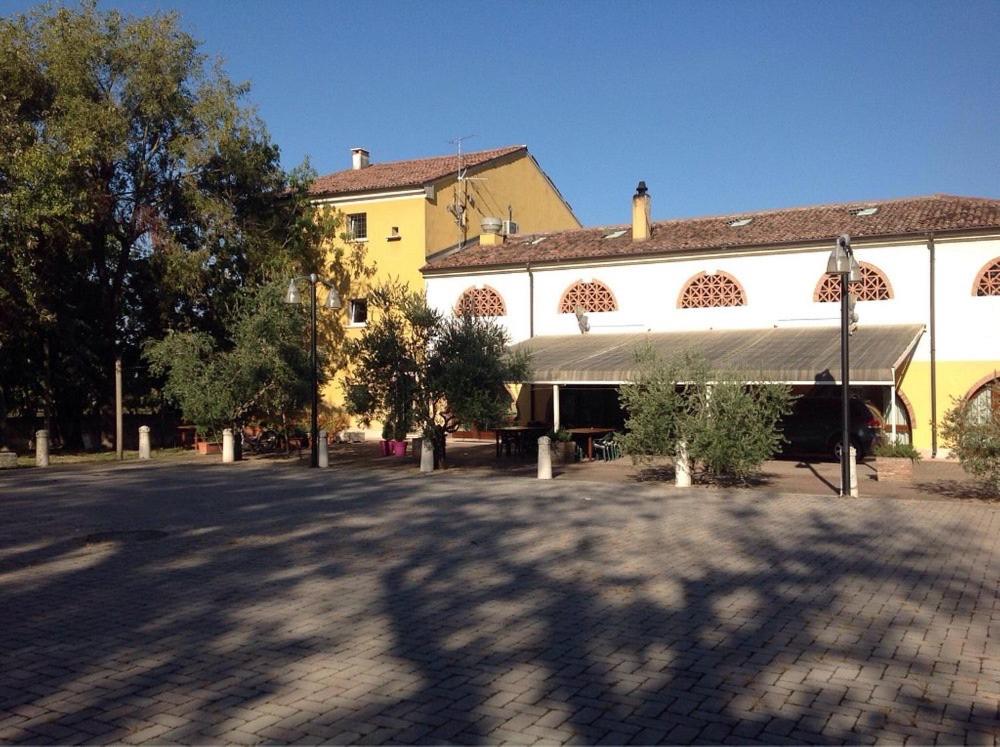 Agriturismo La Rasdora - hotels in Porto Mantovano Lake Garda