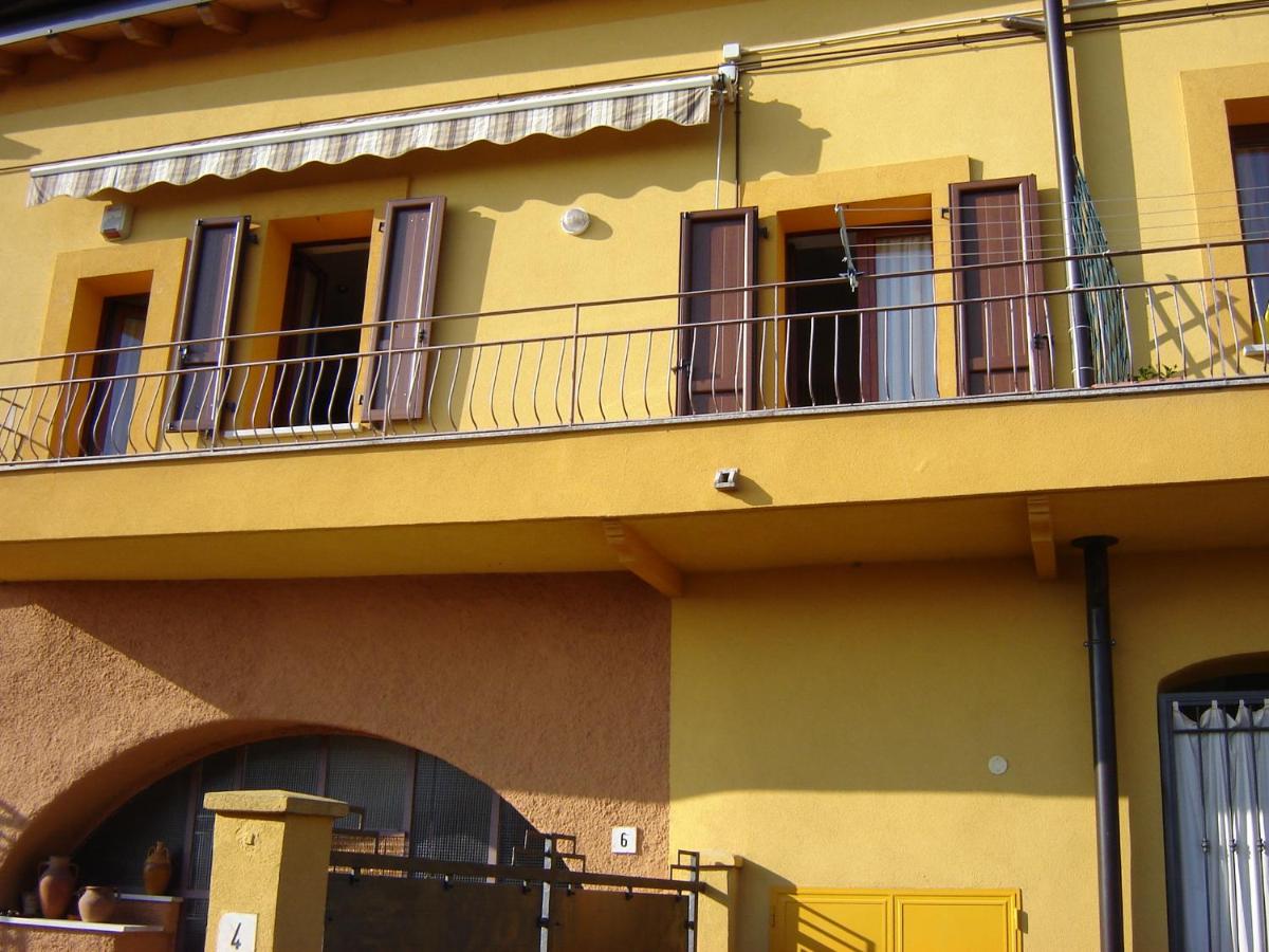 CASA DEL SOLE APPARTAMENTO N° 2 WHITE AND GOLD ROOM - hotels in Calvagese della Riviera Lake Garda