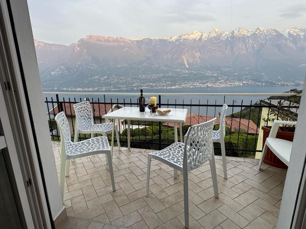 Traumhafte Aussicht - Ferienwohnung Pinamonte - holiday apartments in Tremosine sul Garda Lake Garda