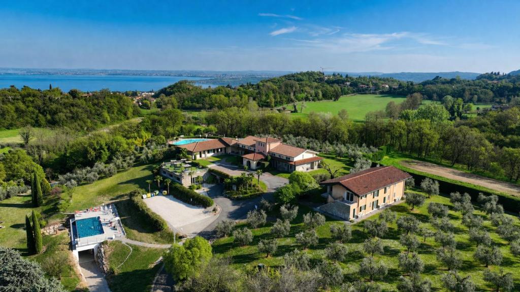 Garda Hill Boutique Apartments - accommodation in Soiano del Lago Lake Garda