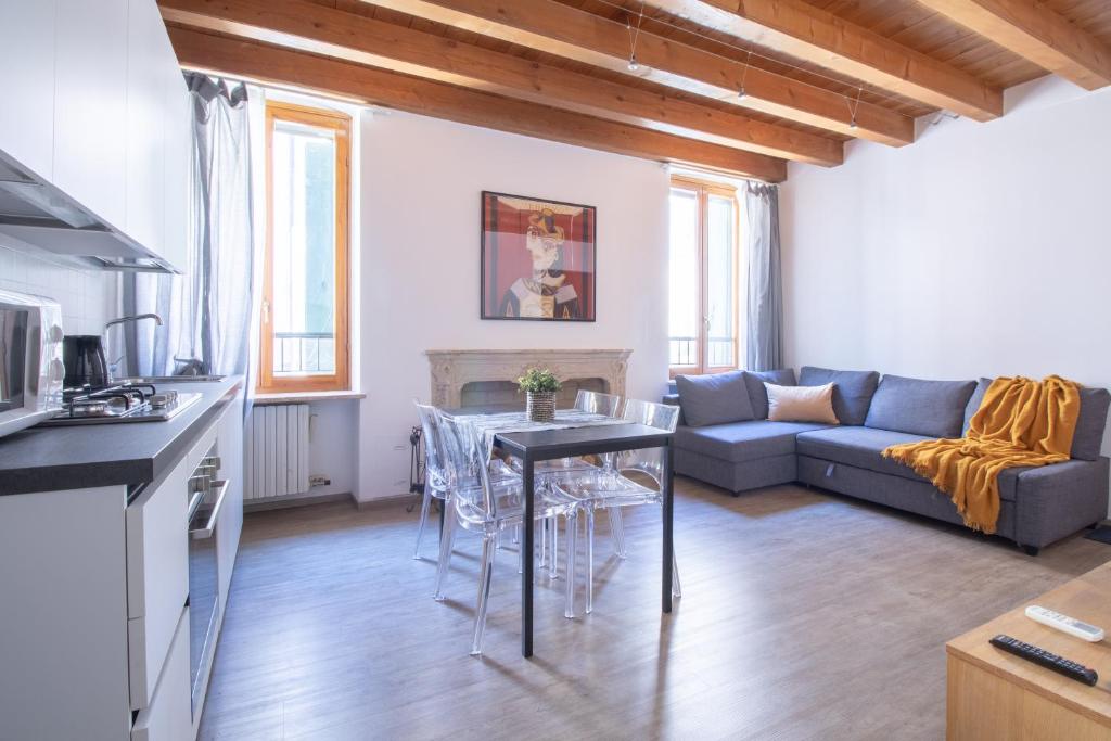 GuestHost - Valeggio sul Mincio Two-Levels Apt X4! - holiday apartments in Valeggio sul Mincio Lake Garda