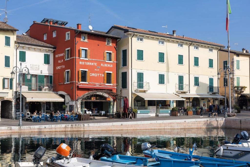 Hotel alla Grotta - 3 star accommodation in Lazise Lake Garda