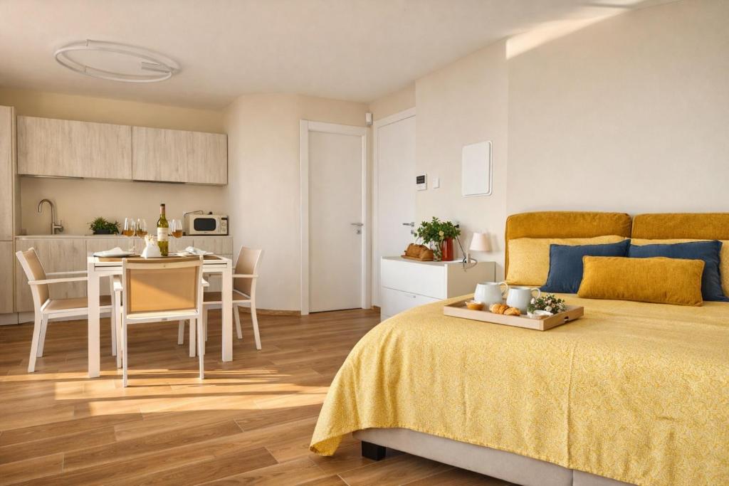 La Gialla Attico dAmore By Case al Lago - accommodation in Padenghe sul Garda Lake Garda