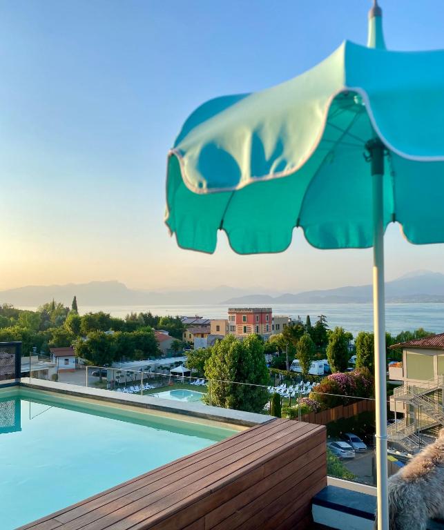 Plaza Lago di Garda Rooms - Rooftop, Lakeview & Jacuzzi - accommodation in Peschiera del Garda Lake Garda