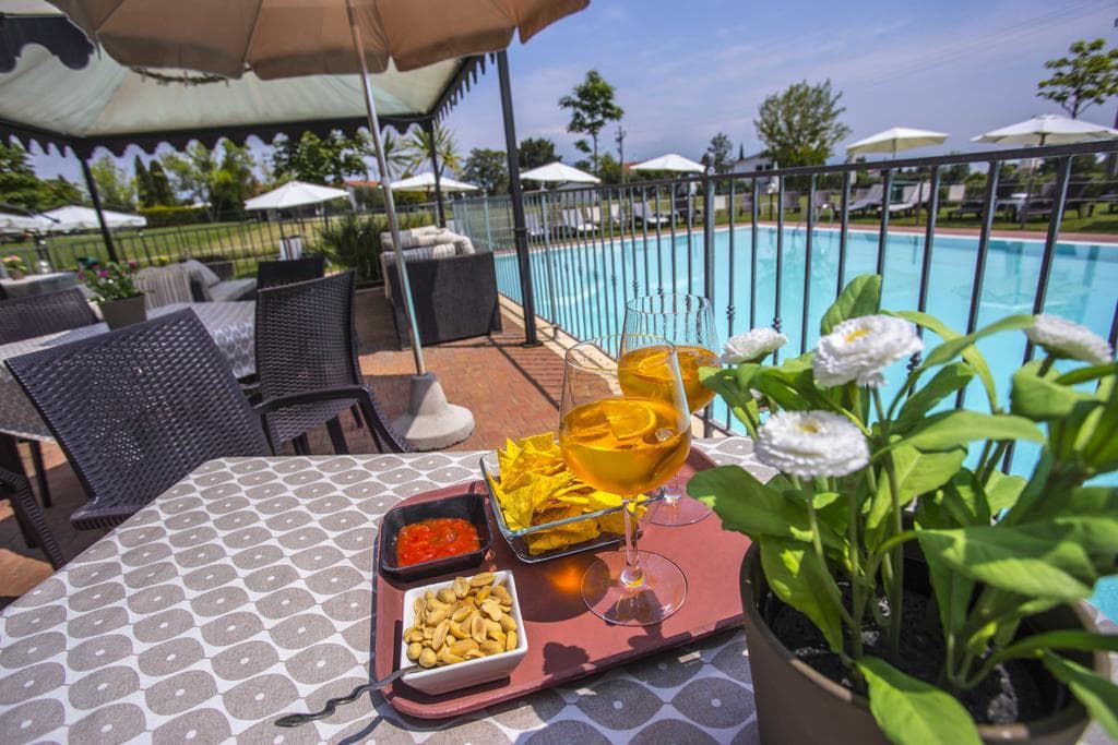 Residence Karina - 2 star holiday apartments in Moniga del Garda Lake Garda