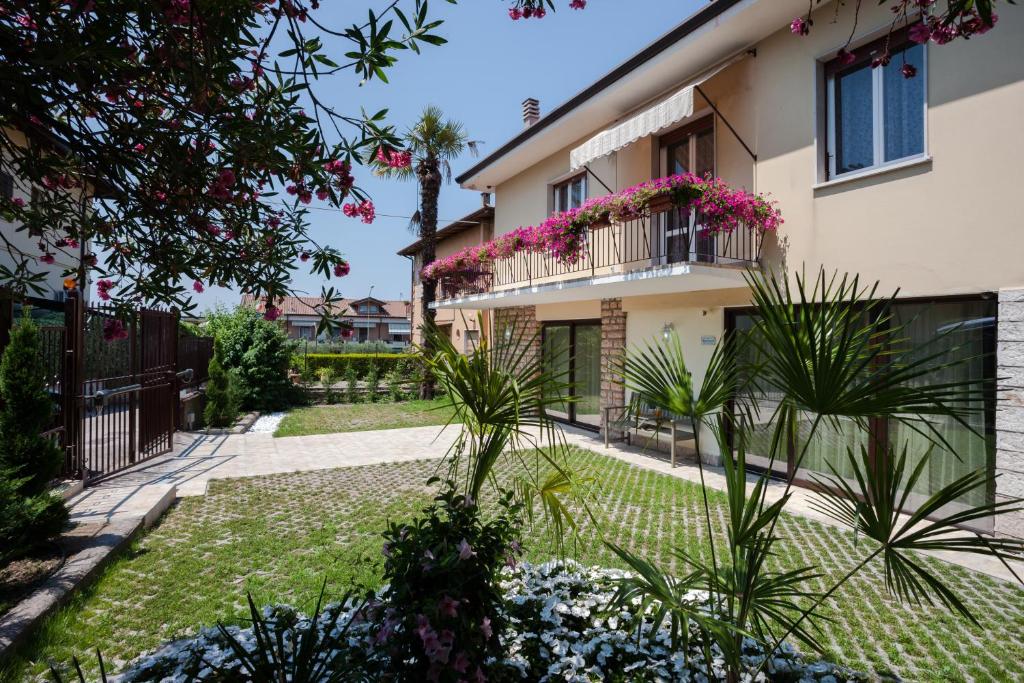 Villa Maxikris - holiday apartments in Lazise Lake Garda