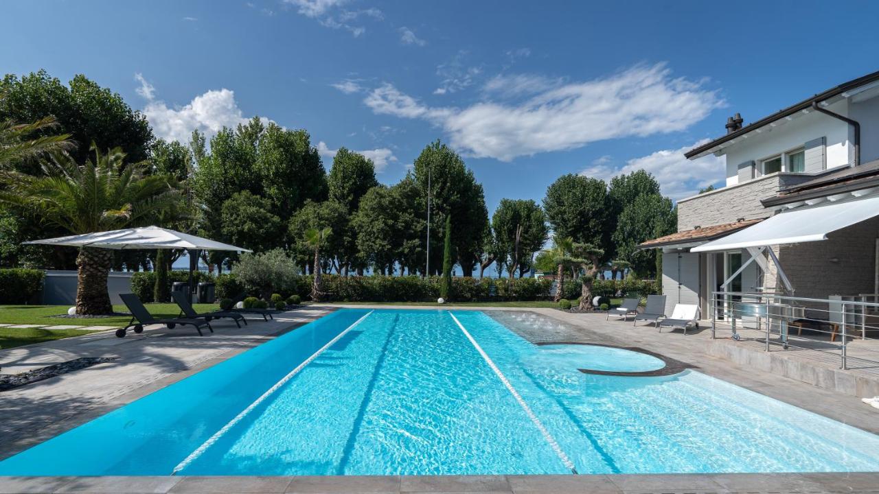 Villa Sirmione Front Lake - hotels in Sirmione Lake Garda